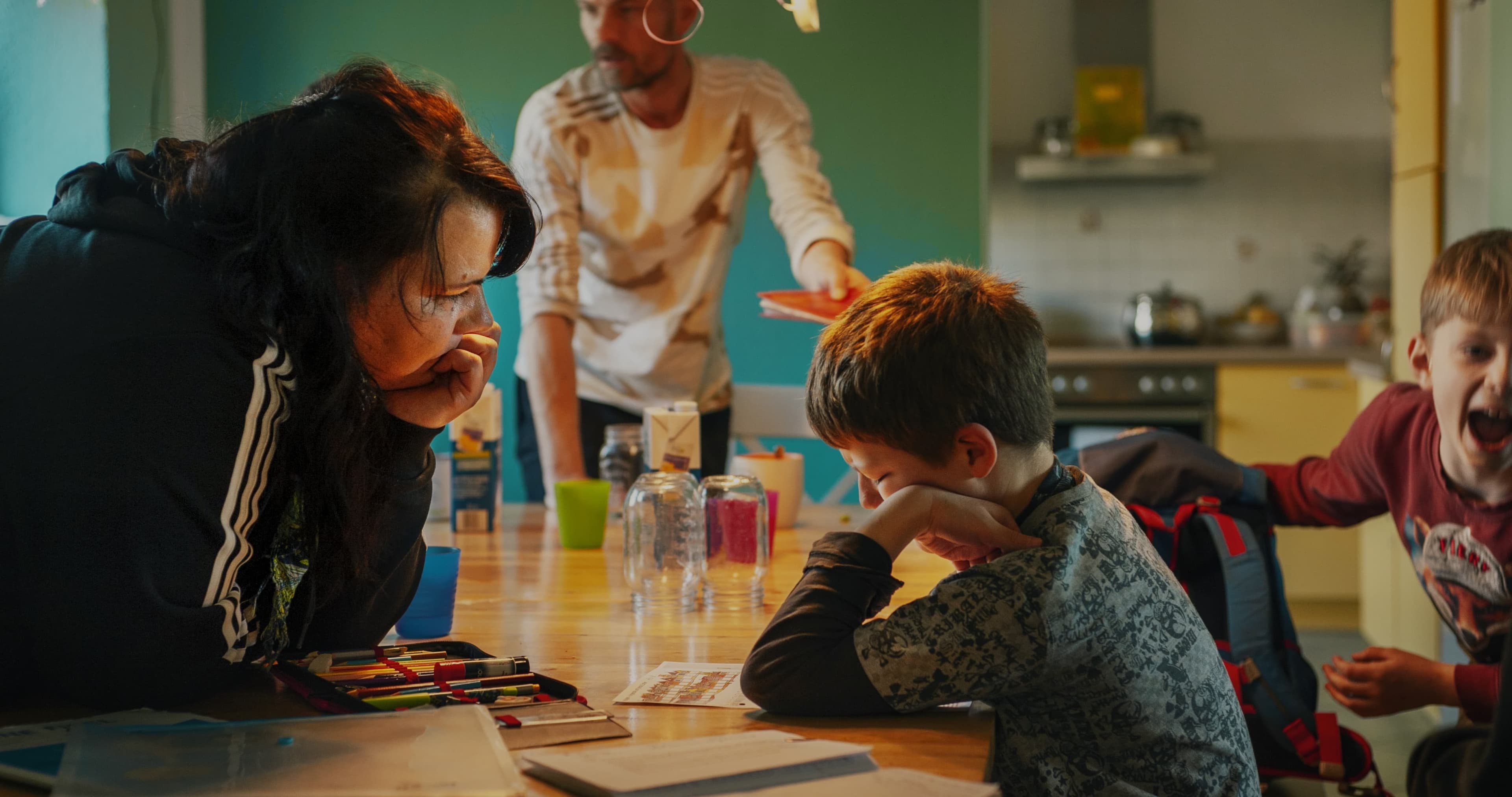 Filmstill aus IM PRINZIP FAMILIE von Daniel Abma – nominiert als Bester Dokumentarfilm beim Deutschen Filmpreis 2026 (© Bandenfilm / Jonas Ludwig Walter)