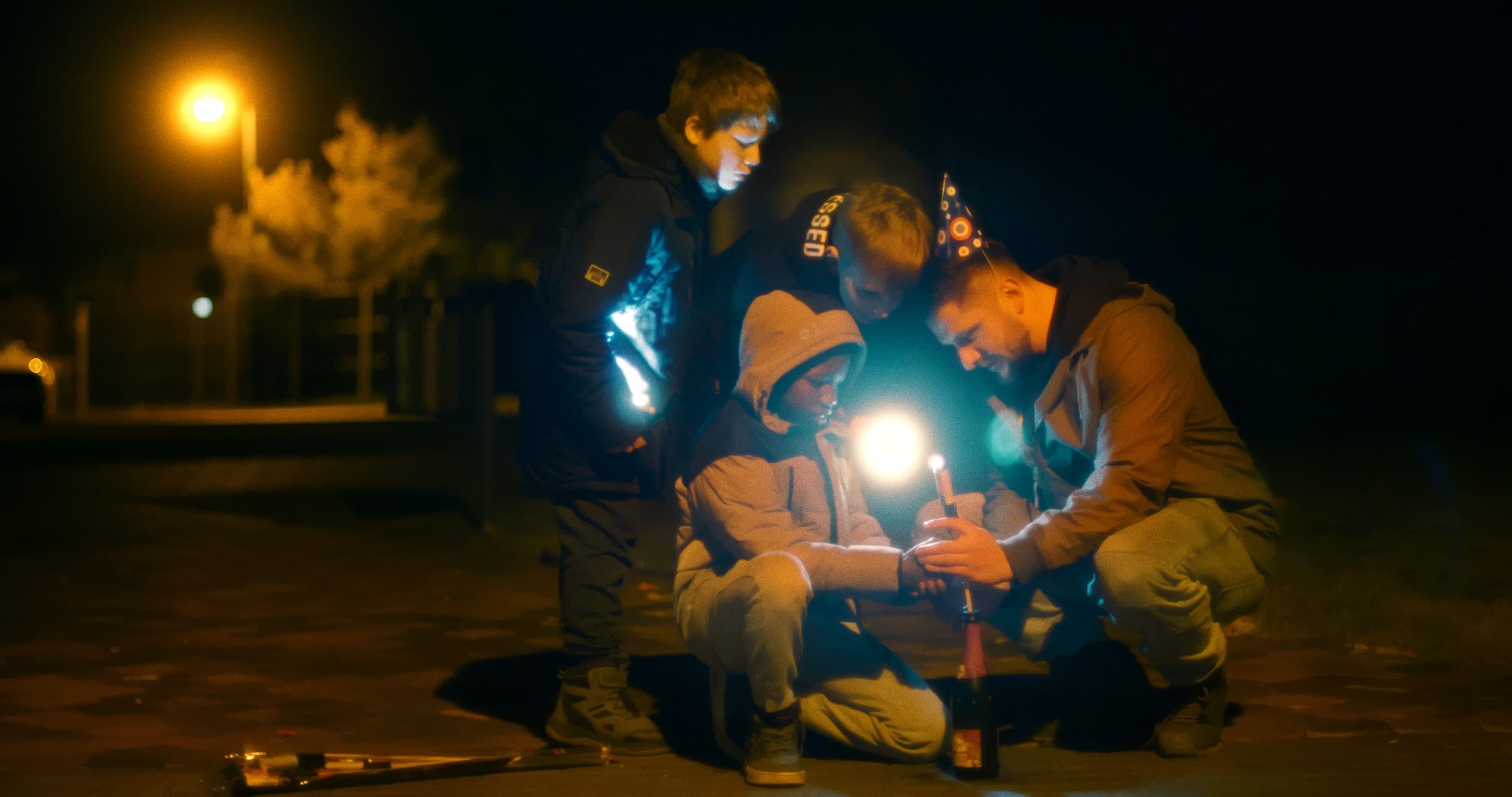 Daniel Abma beobachtet die Wohngruppe